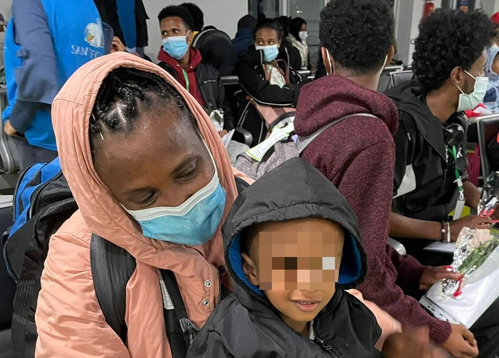 Aquest matí ha arribat a Roma provinent d'Etiòpia un grup de refugiats de la banya d'Àrica amb els corredors humanitaris, via segura i d'integració